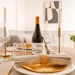 Eiffel Tower - Premium With Lift For 4 Apartmán *