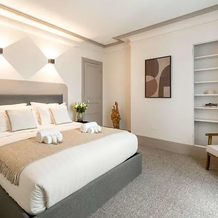 Eiffel Tower - Premium With Lift For 4 Appartement Parijs