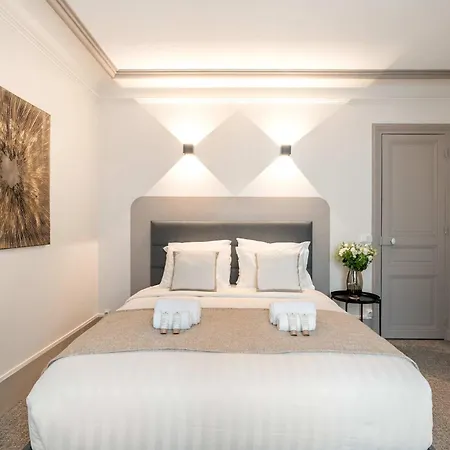 Eiffel Tower - Premium With Lift For 4 *