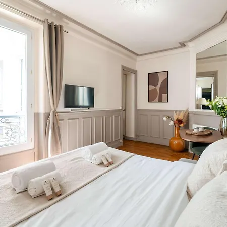 Eiffel Tower - Premium With Lift For 4 *