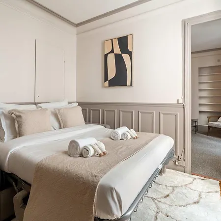 Appartement Eiffel Tower - Premium With Lift For 4 Parijs