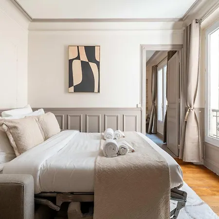 Eiffel Tower - Premium With Lift For 4